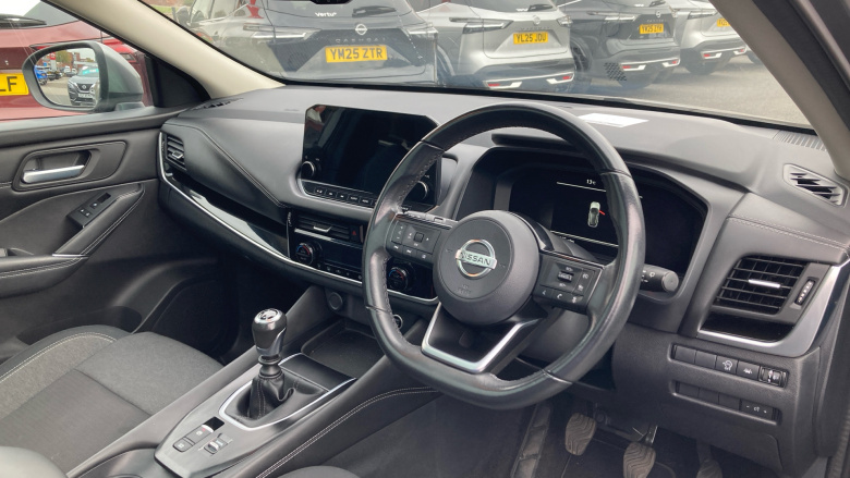 Nissan Qashqai 1.3 DiG-T MH N-Connecta 5dr Petrol Hatchback